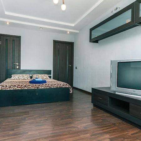 Apartments On Henerala Zhmachenka Kiev Bagian luar foto