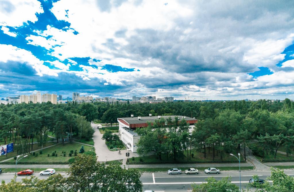 Apartments On Henerala Zhmachenka Kiev Bagian luar foto