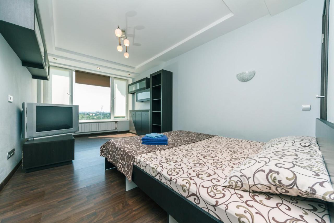 Apartments On Henerala Zhmachenka Kiev Bagian luar foto