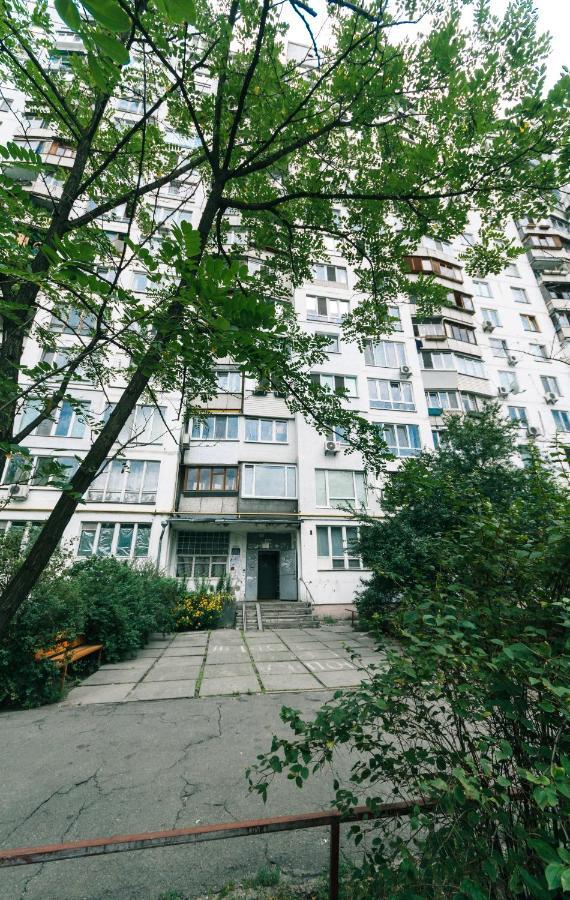 Apartments On Henerala Zhmachenka Kiev Ruang foto